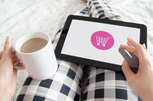 mujer-compra-online-tablet